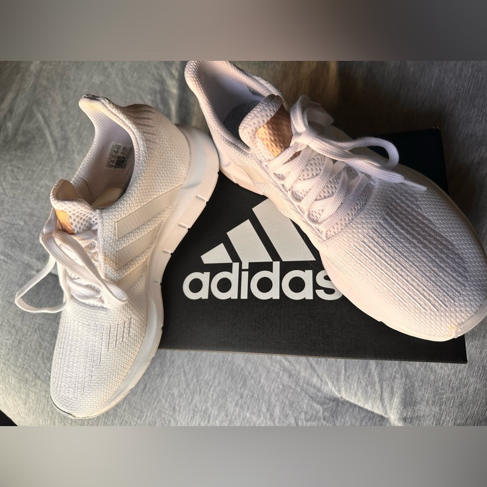 Adidas Swift Run Chrome